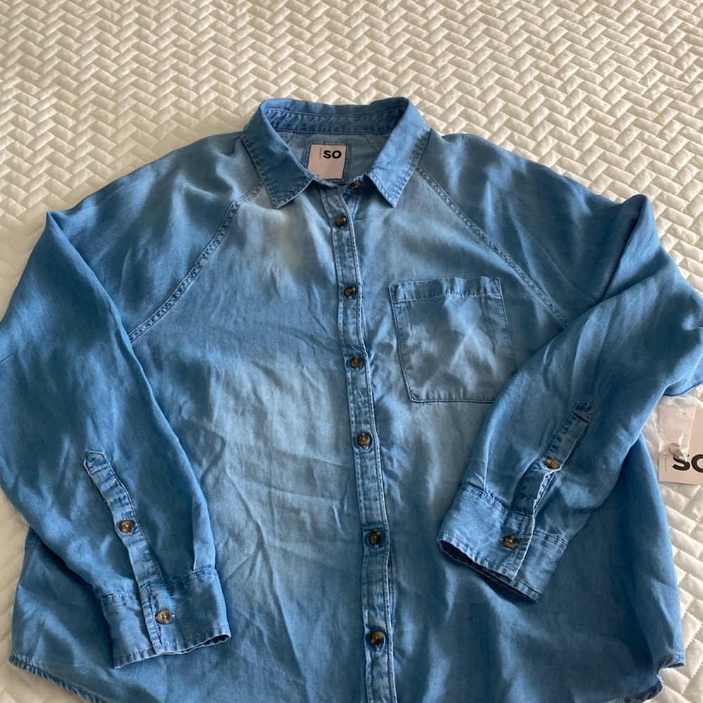NWT SO womens distressed light wash oversized shirt medium